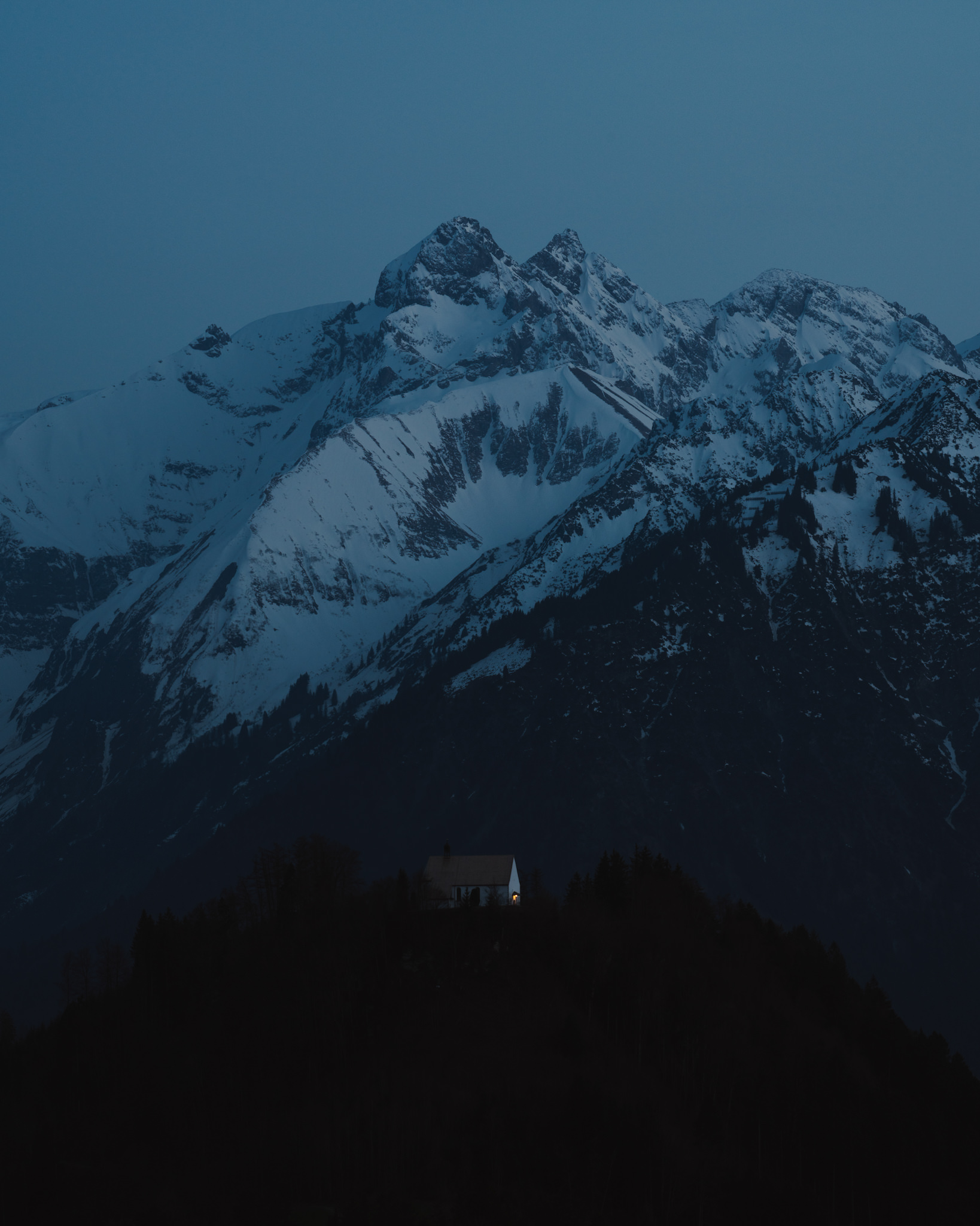 Allgäu, Oberstdorf, Berge, Dunkelheit, Nacht, Kapelle, Hinang, Licht, Lampe, Schnee, Frühling